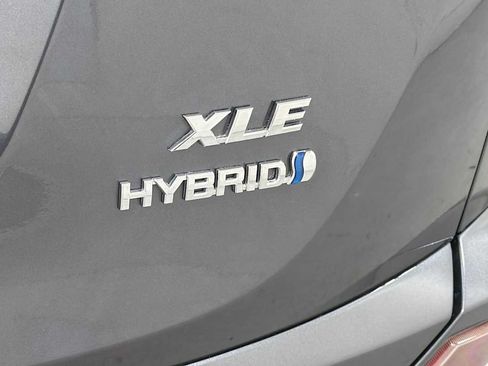 Certified 2018 Toyota RAV4 XLE w/ Carpet Mat Package AWD/4WD image 29