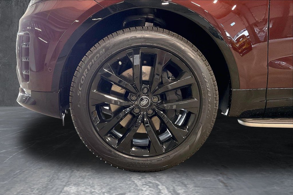 New 2026 Land Rover Discovery Limited Edition AWD/4WD image 14