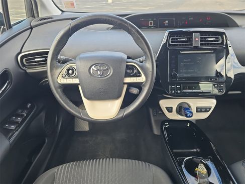 Used 2018 Toyota Prius Prime Plus image 10