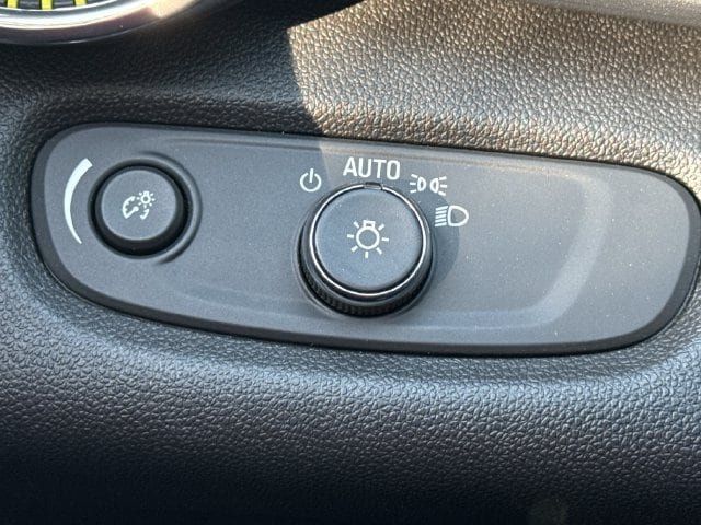Used 2026 Chevrolet Trax LT FWD image 21
