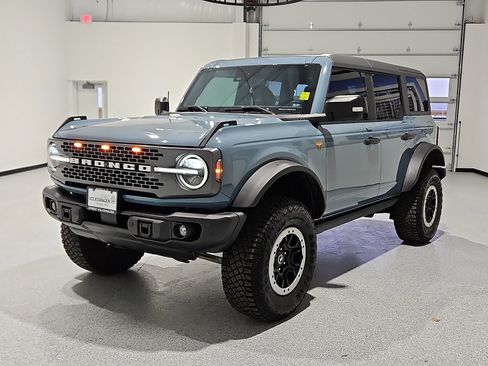 Used 2022 Ford Bronco Badlands image 2