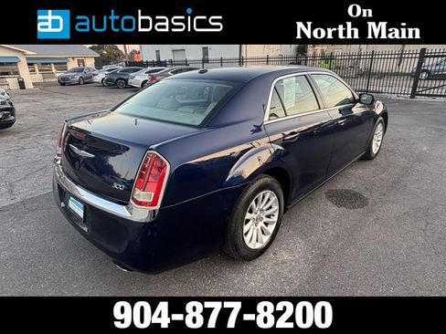 Used 2013 Chrysler 300 w/ Driver Convenience Group image 5