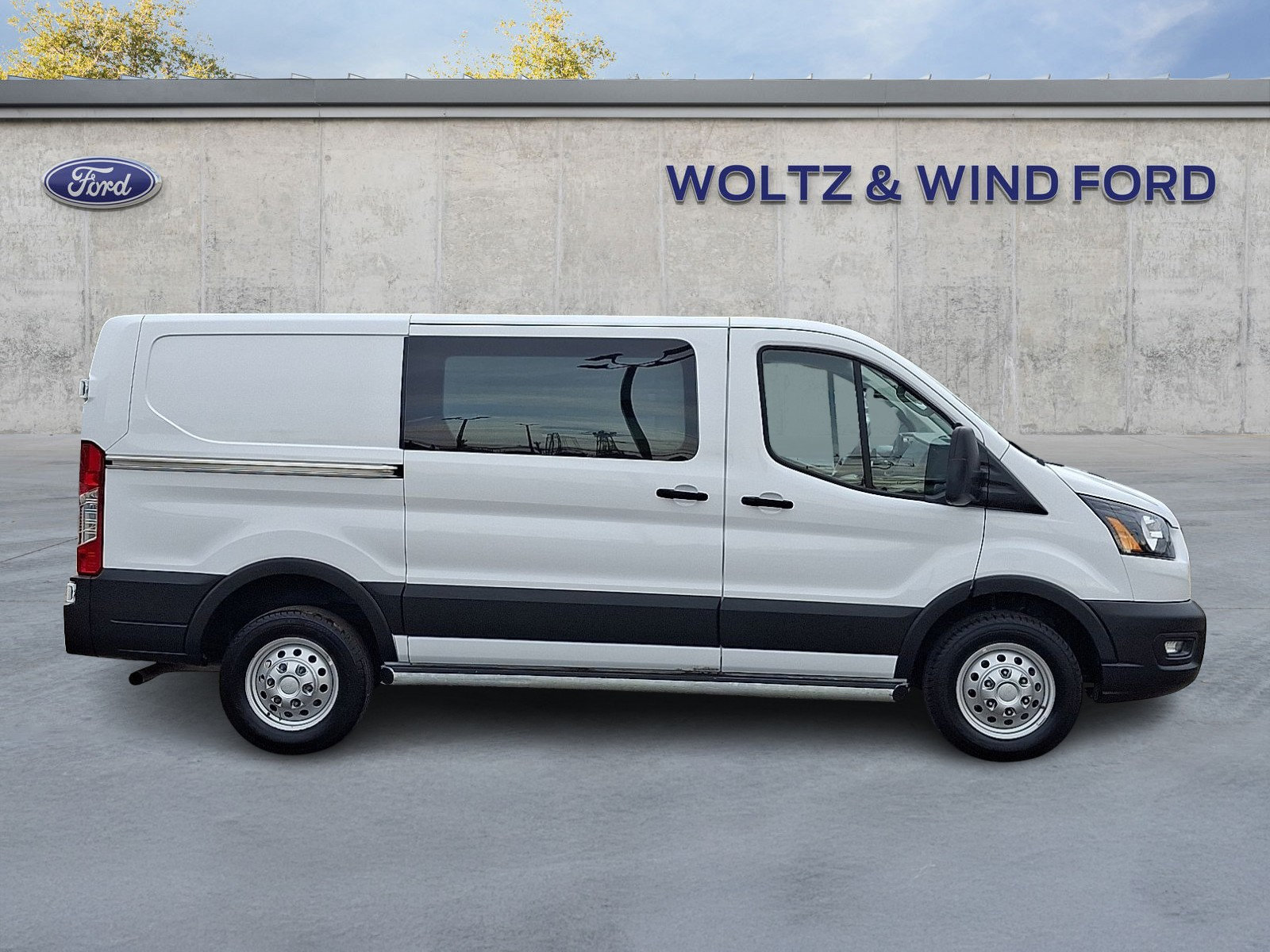 Used 2024 Ford Transit 250 Low Roof AWD w/ Exterior Upgrade Package image 7