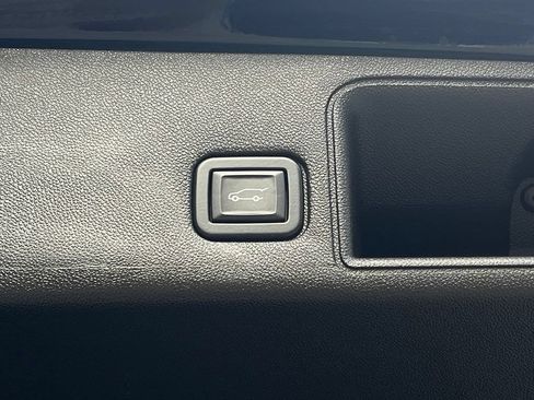 Used 2022 GMC Terrain SLT FWD image 13