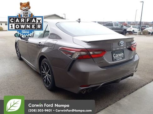 Used 2024 Toyota Camry SE image 5