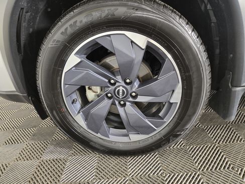 Used 2024 Nissan Rogue SV AWD/4WD image 30