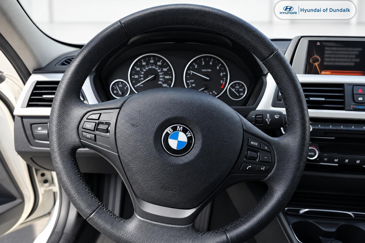 Used 2017 BMW 320i Sedan RWD image 9