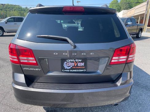 Used 2018 Dodge Journey SE w/ Blacktop Package FWD image 11