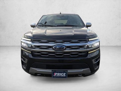 Used 2023 Ford Expedition Platinum image 2