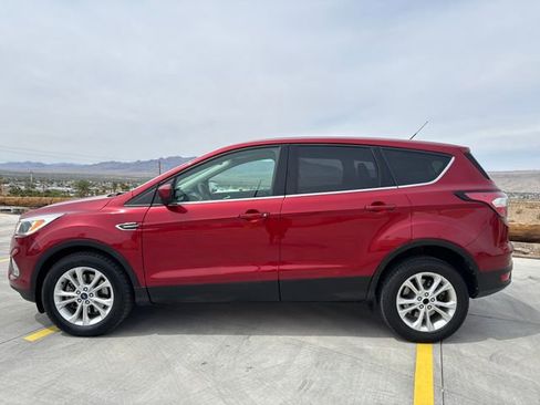 Used 2017 Ford Escape SE image 2