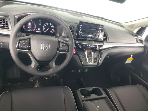 New 2026 Honda Odyssey Touring image 17