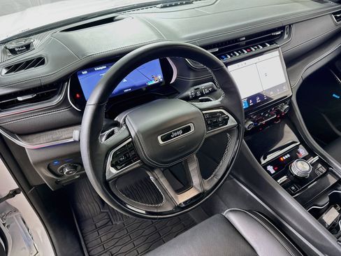 Used 2023 Jeep Grand Cherokee Overland w/ Advanced Protech Group III image 25