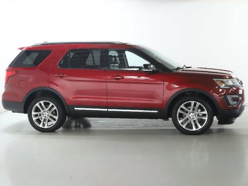 Used 2016 Ford Explorer XLT w/ Equipment Group 202A AWD/4WD image 11