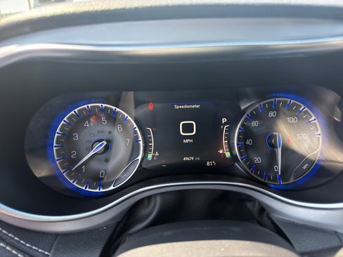 Used 2025 Chrysler Pacifica Limited FWD image 20