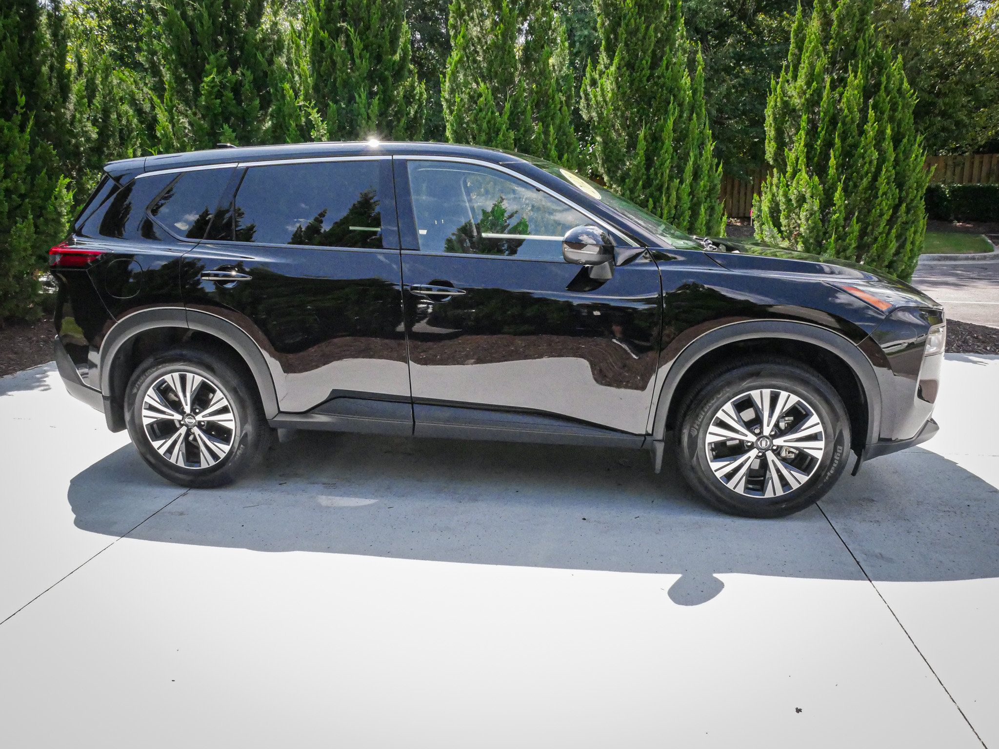 Used 2021 Nissan Rogue SV FWD image 11