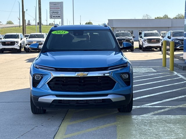 Used 2025 Chevrolet TrailBlazer LT w/ LT Cold Weather Package FWD image 10