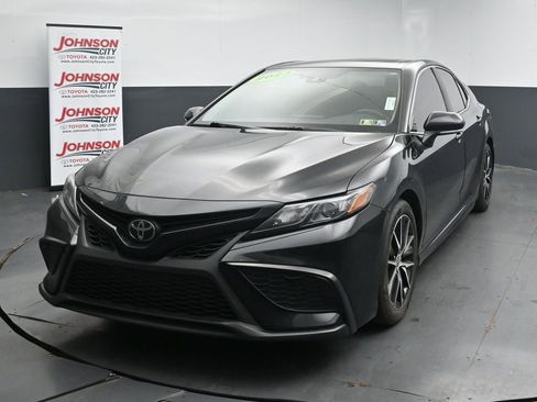 Used 2023 Toyota Camry SE w/ Cold Weather Package FWD image 4