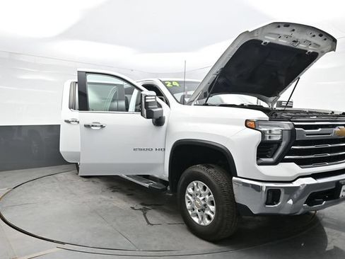Used 2024 Chevrolet Silverado 2500 LTZ AWD/4WD image 38