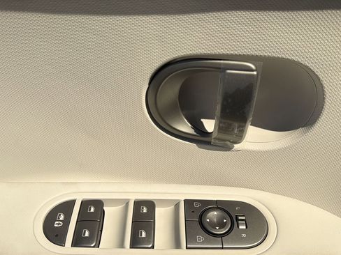 New 2026 Hyundai Ioniq 5 SE AWD/4WD image 17