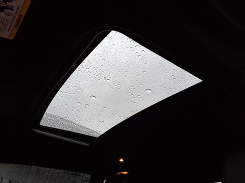 Used 2016 Dodge Challenger SRT Hellcat image 17