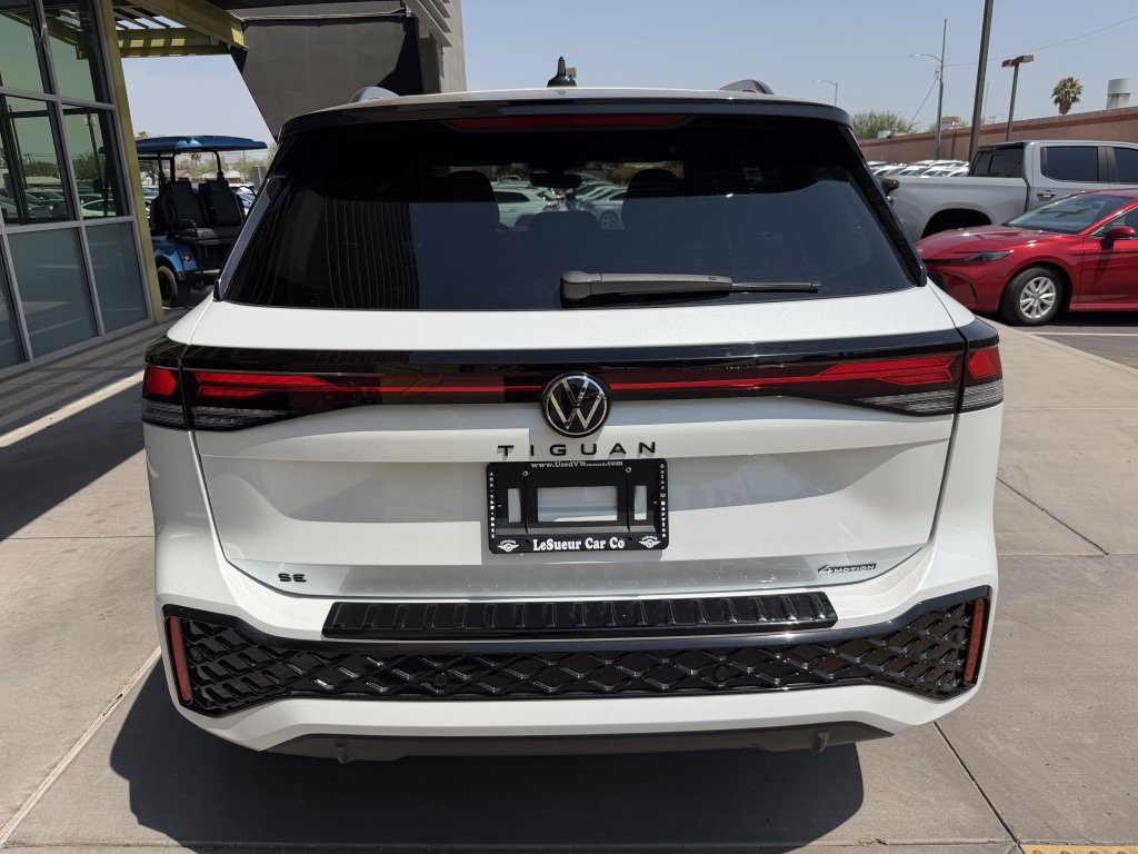 Used 2025 Volkswagen Tiguan SE R-Line AWD/4WD image 13