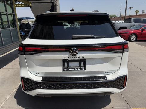 Used 2025 Volkswagen Tiguan SE R-Line AWD/4WD image 13