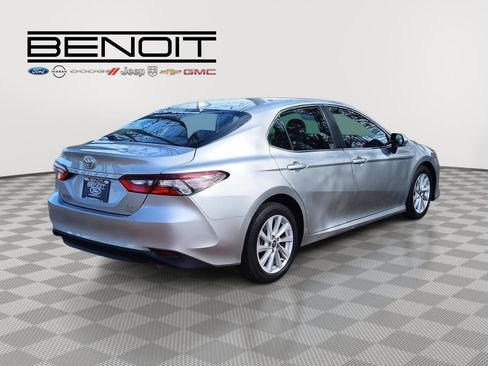 Used 2024 Toyota Camry LE image 5