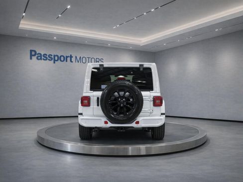 Used 2023 Jeep Wrangler Unlimited Sahara AWD/4WD image 5