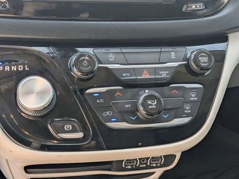 Used 2021 Chrysler Voyager LX FWD image 23
