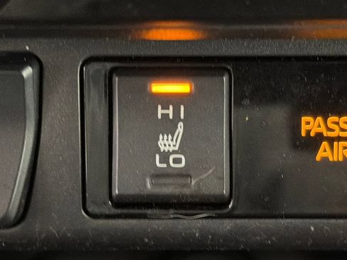 Used 2020 Toyota RAV4 XLE Premium image 32