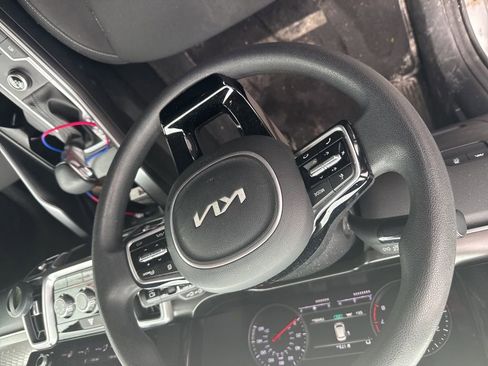 Used 2022 Kia Sorento LX FWD image 6