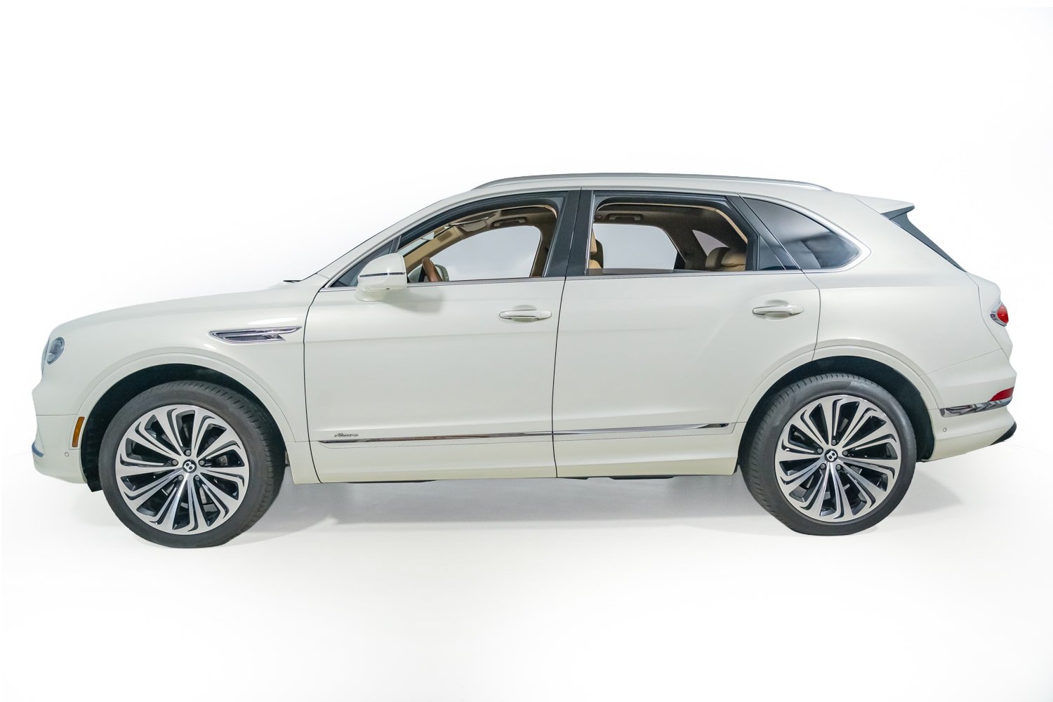 Used 2023 Bentley Bentayga AWD/4WD image 3