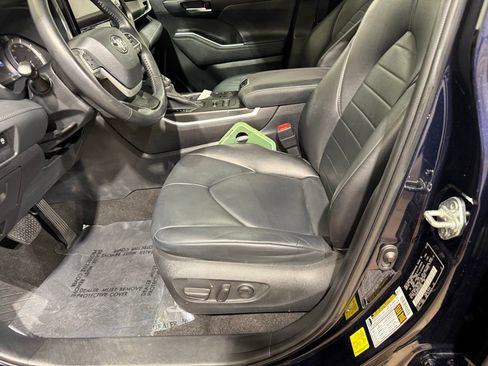 Used 2023 Toyota Highlander XLE AWD/4WD image 14