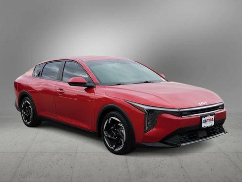 Used 2025 Kia K4 EX image 2