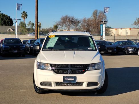 Used 2018 Dodge Journey SE w/ Connectivity Group image 2