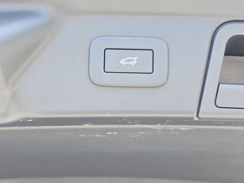 Certified 2026 Land Rover Range Rover Velar Dynamic SE AWD/4WD image 13