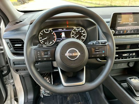 Used 2023 Nissan Rogue SV image 14