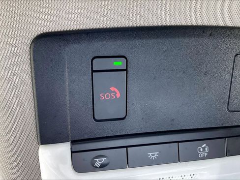 Used 2024 Nissan Rogue SV image 33