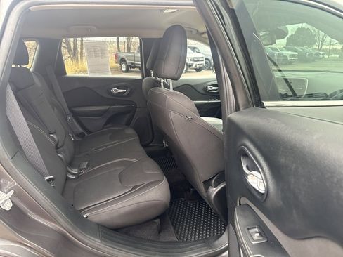 Used 2016 Jeep Cherokee Latitude w/ Cold Weather Group image 20