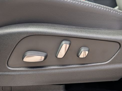New 2025 Cadillac XT5 Premium Luxury w/ LPO, Floor Liner Package AWD/4WD image 18