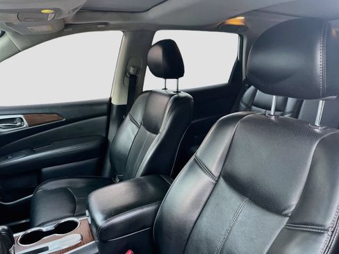 Used 2020 Nissan Pathfinder Platinum FWD image 21