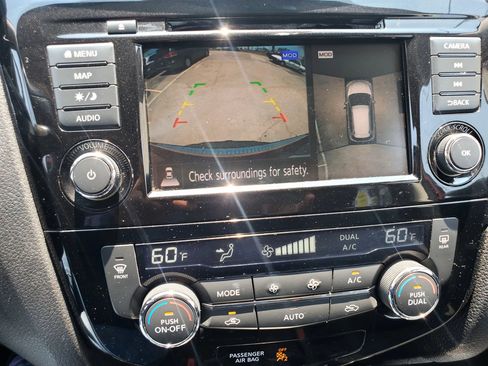 Used 2019 Nissan Rogue SL w/ Premium Package AWD/4WD image 3