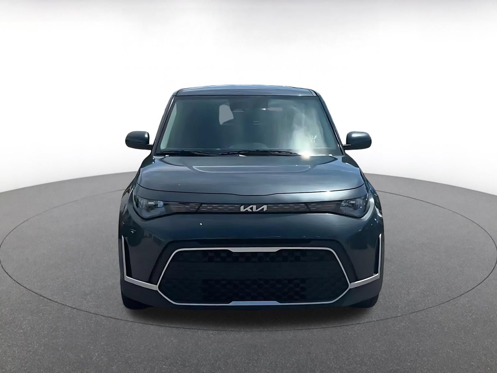 Used 2025 Kia Soul LX w/ LX Technology Package FWD image 4