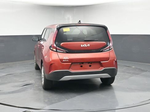 Used 2025 Kia Soul LX image 4