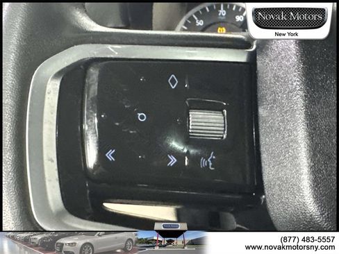 Used 2023 Land Rover Discovery Sport SE image 17