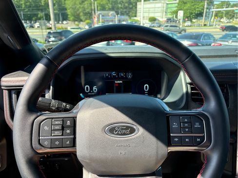 Used 2024 Ford Expedition Limited AWD/4WD image 11