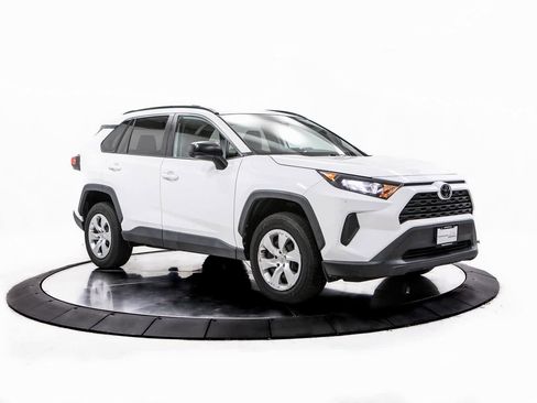 Used 2021 Toyota RAV4 LE w/ Carpet Mat Package (TMS) image 9