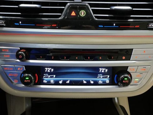 Used 2019 BMW 750i xDrive w/ Executive Package image 21