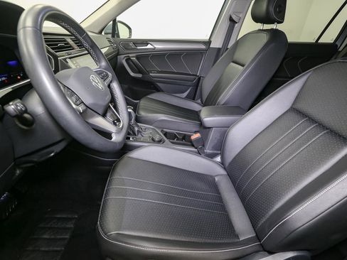 Used 2022 Volkswagen Tiguan SE image 44