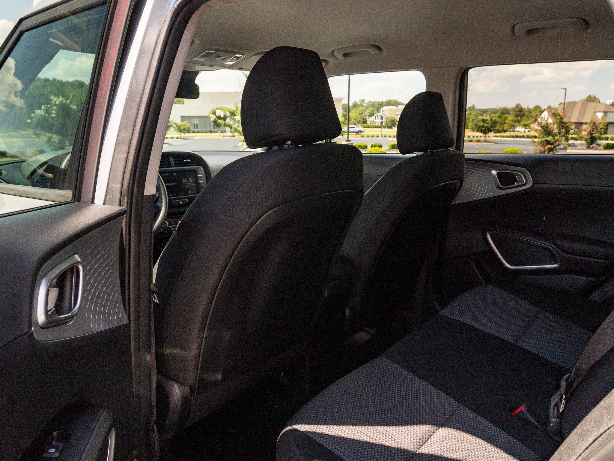 Used 2023 Kia Soul LX w/ LX Technology Package FWD image 14